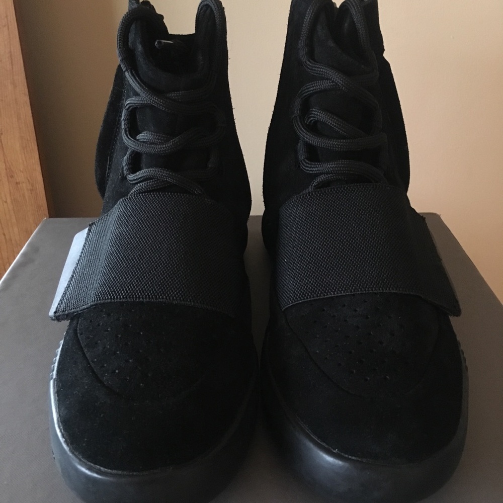 ADIDAS x YEEZY 750 TRIPLE BLACK BOOST size 9